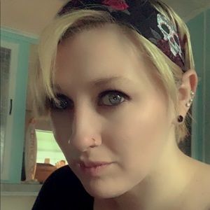 Meet your Posher, Holly